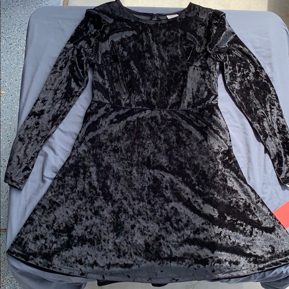 ‼️Brand New‼️black long sleeve velvet dress